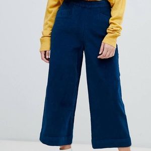 Very Moda blue corduroy cropped flare pants